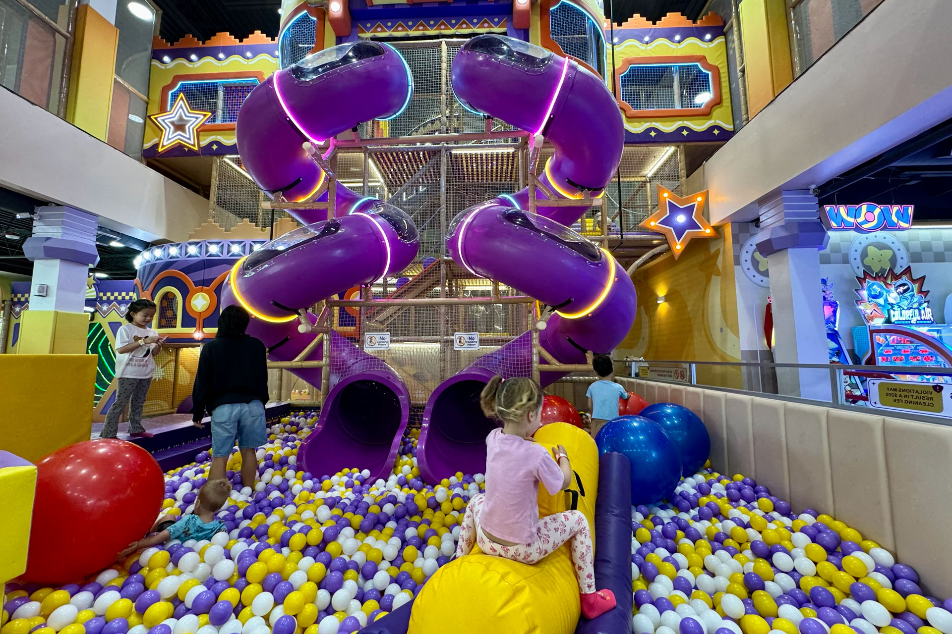 twisting purple slides at twinkle land play cafe in lynnwood