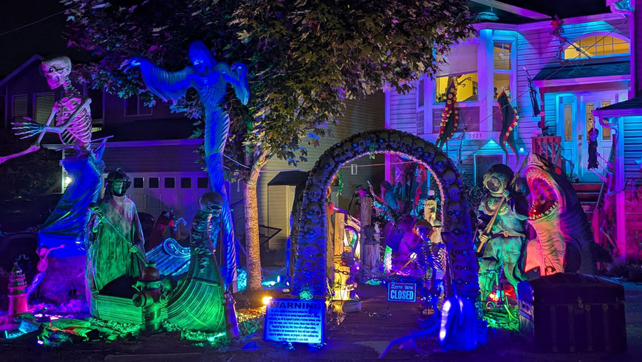 front yard decorations at Comet Lodge, a Seattle neighborhood haunted house