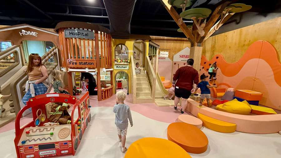 kids playing at Sunrise Play Cafe in Tacoma