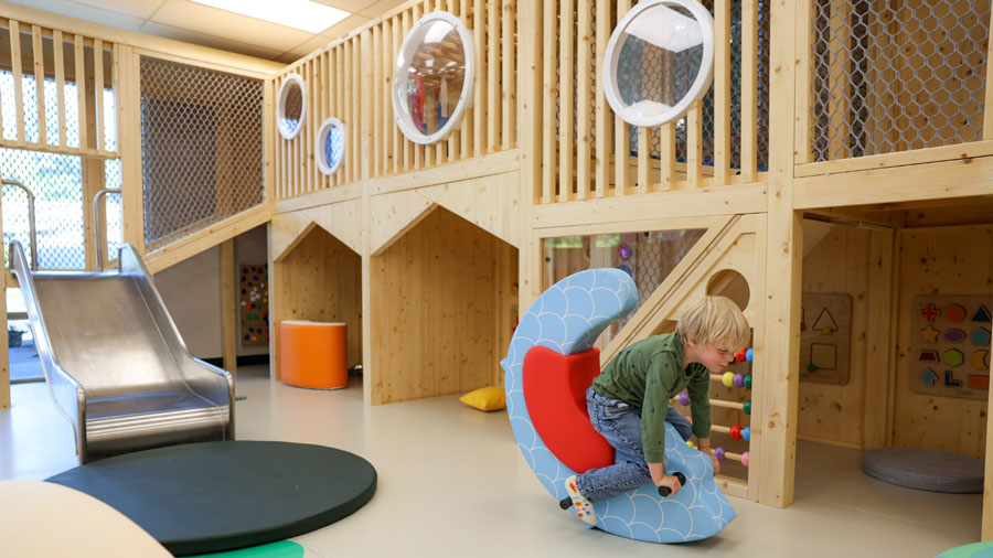 kid balancing on a rocking horse at the indoor play cafe Nixi City