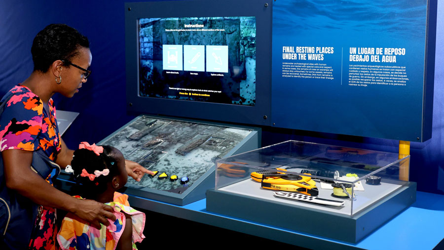 mom and daughter exploring underwater discoveries at PacSci